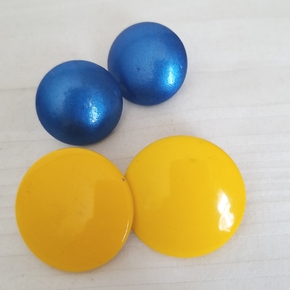 Vintage Yellow Blue Button Earrings - Picture 1 of 3